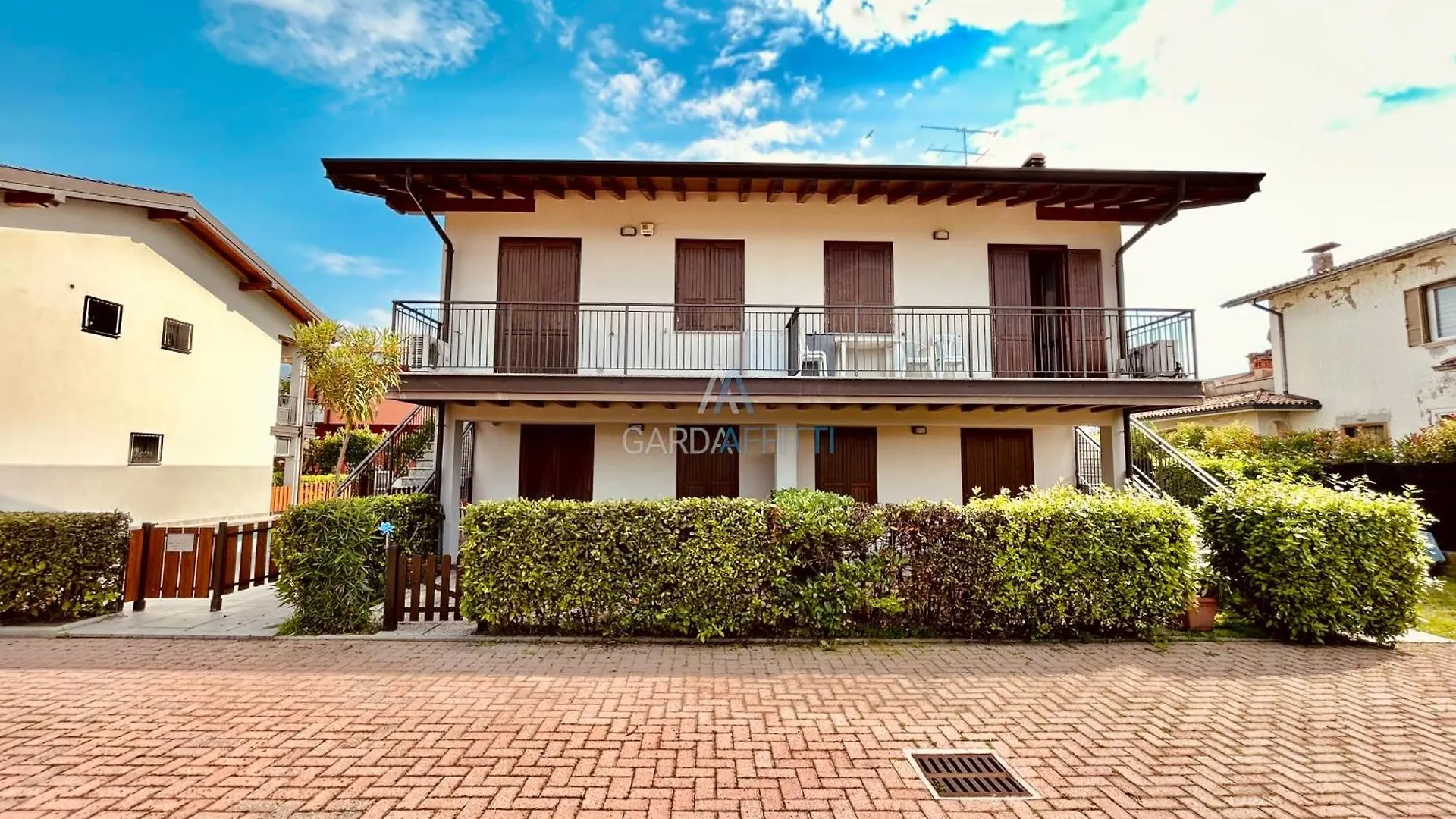 Praga Apartment - Relax In Piscina A Sirmione Italy