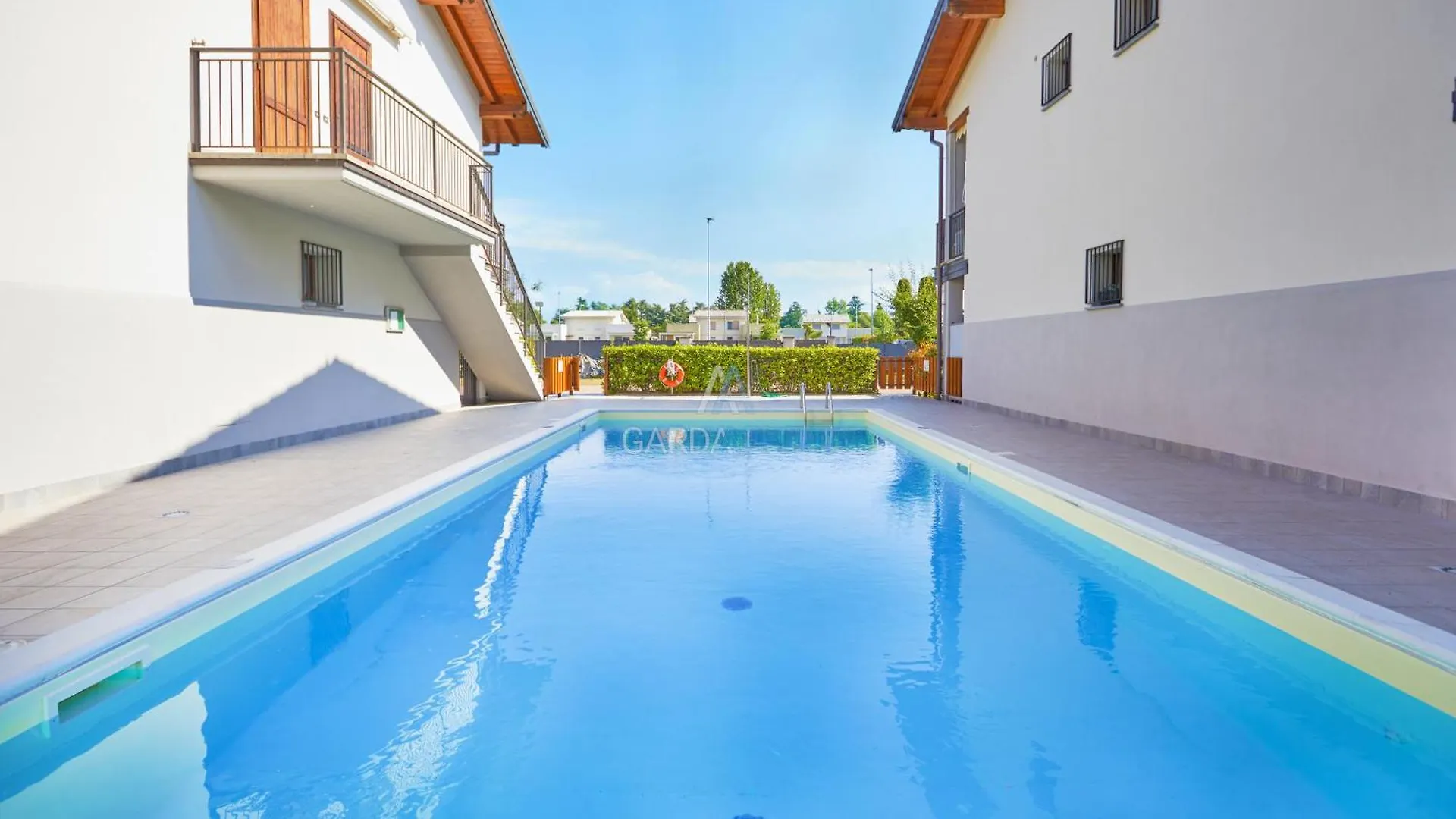 Praga Apartment - Relax In Piscina A سيرمِيوني