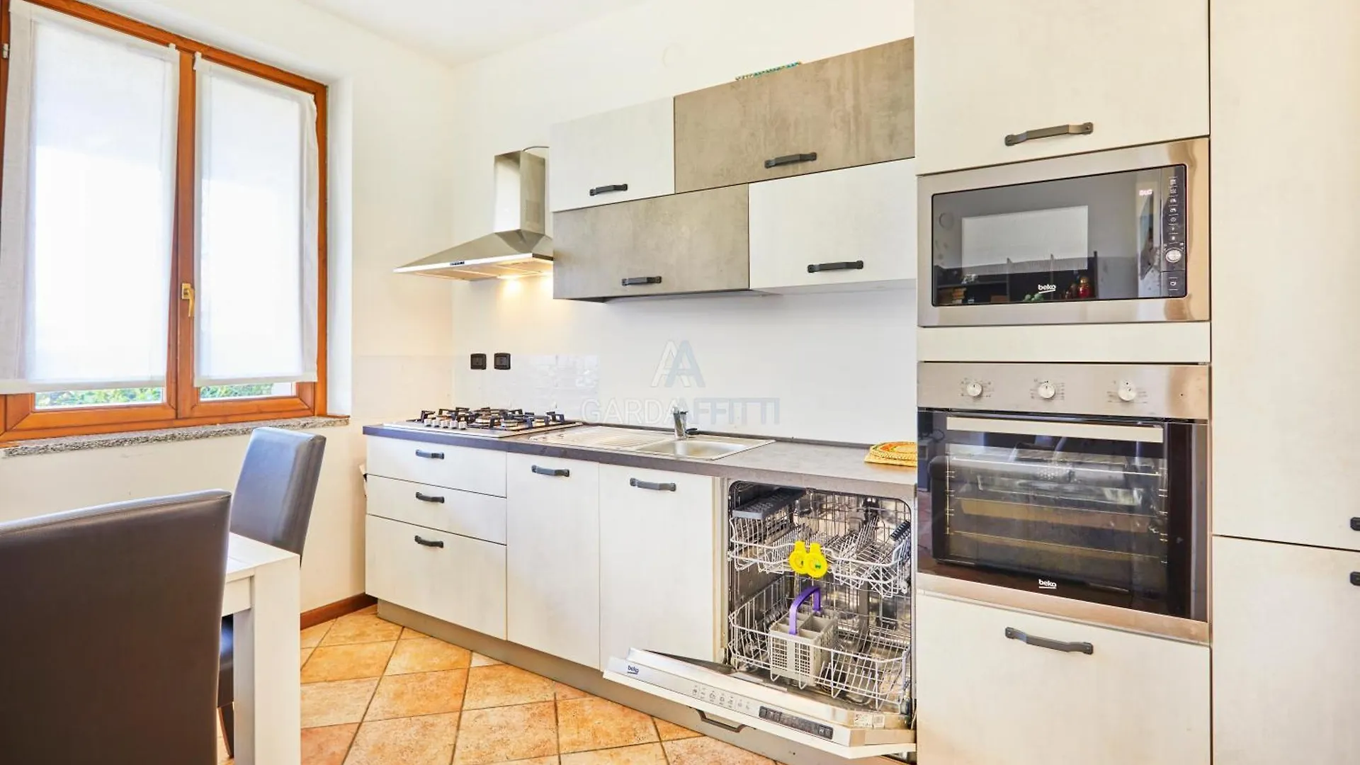 Praga Apartment - Relax In Piscina A سيرمِيوني