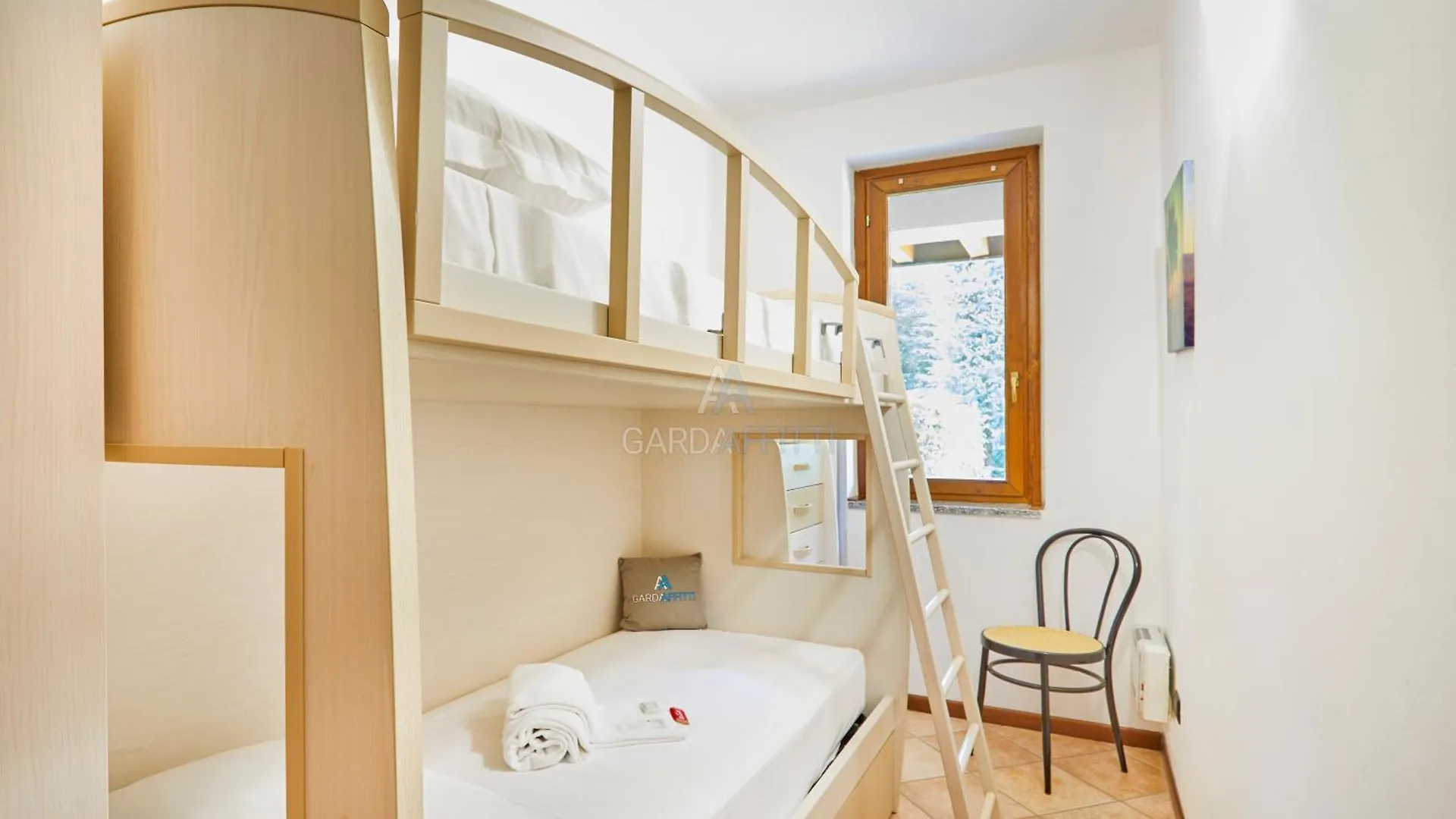 Praga Apartment - Relax In Piscina A سيرمِيوني