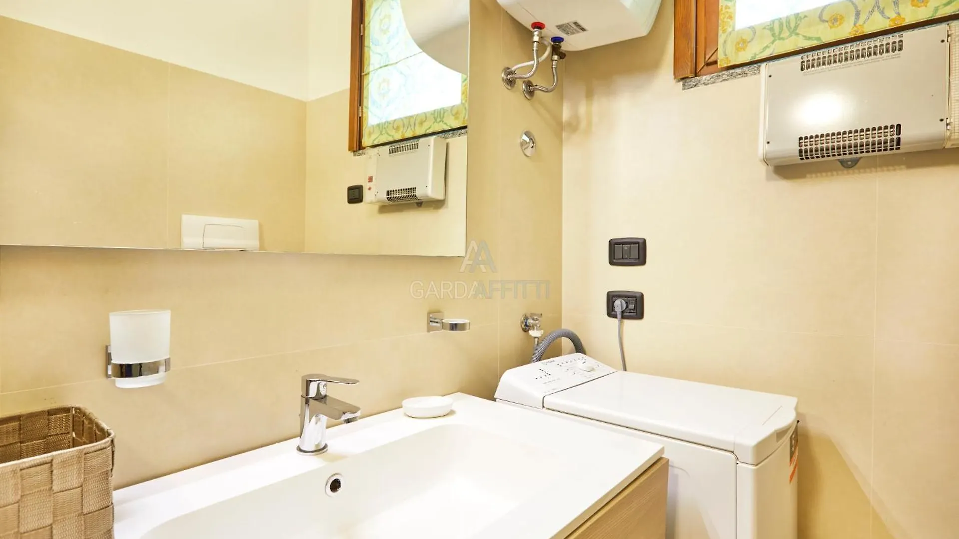 Praga Apartment - Relax In Piscina A سيرمِيوني
