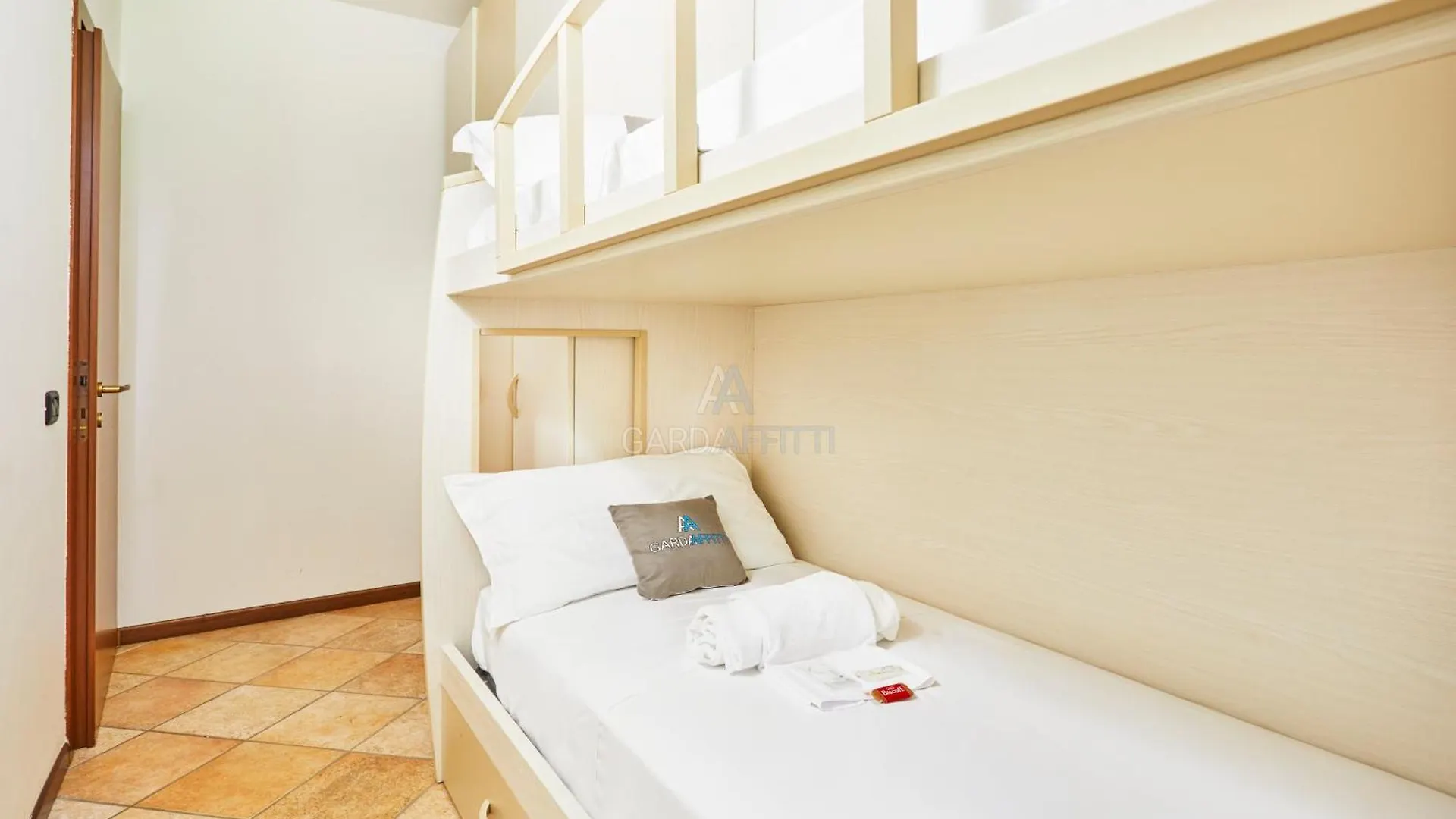Praga Apartment - Relax In Piscina A سيرمِيوني 0*,