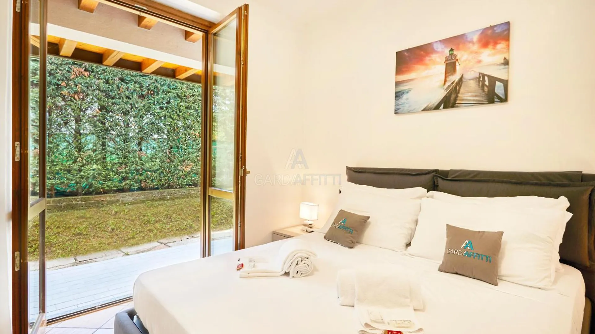 Praga Apartment - Relax In Piscina A سيرمِيوني