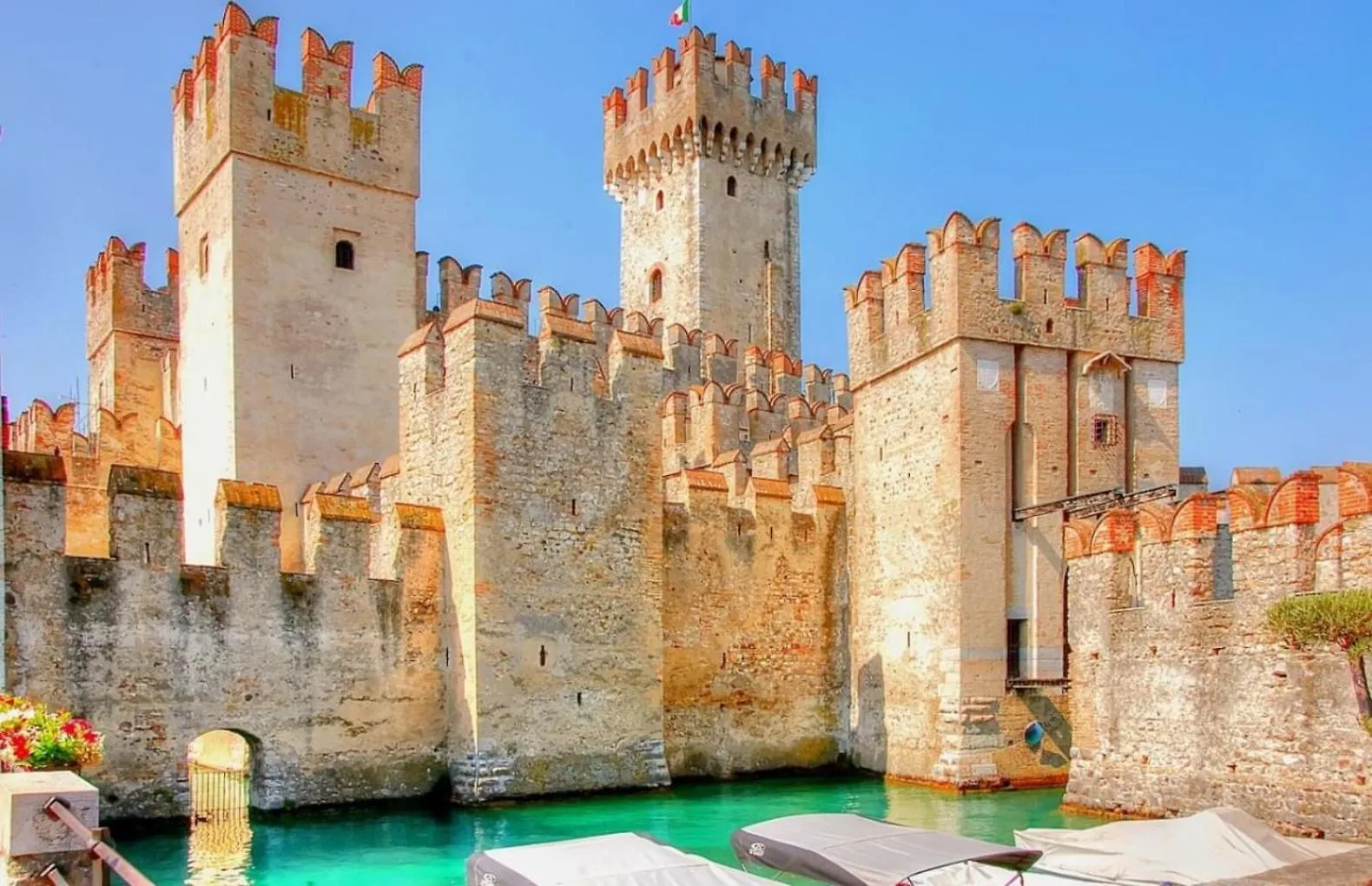 Praga Apartment - Relax In Piscina A Sirmione 0*,  Italy